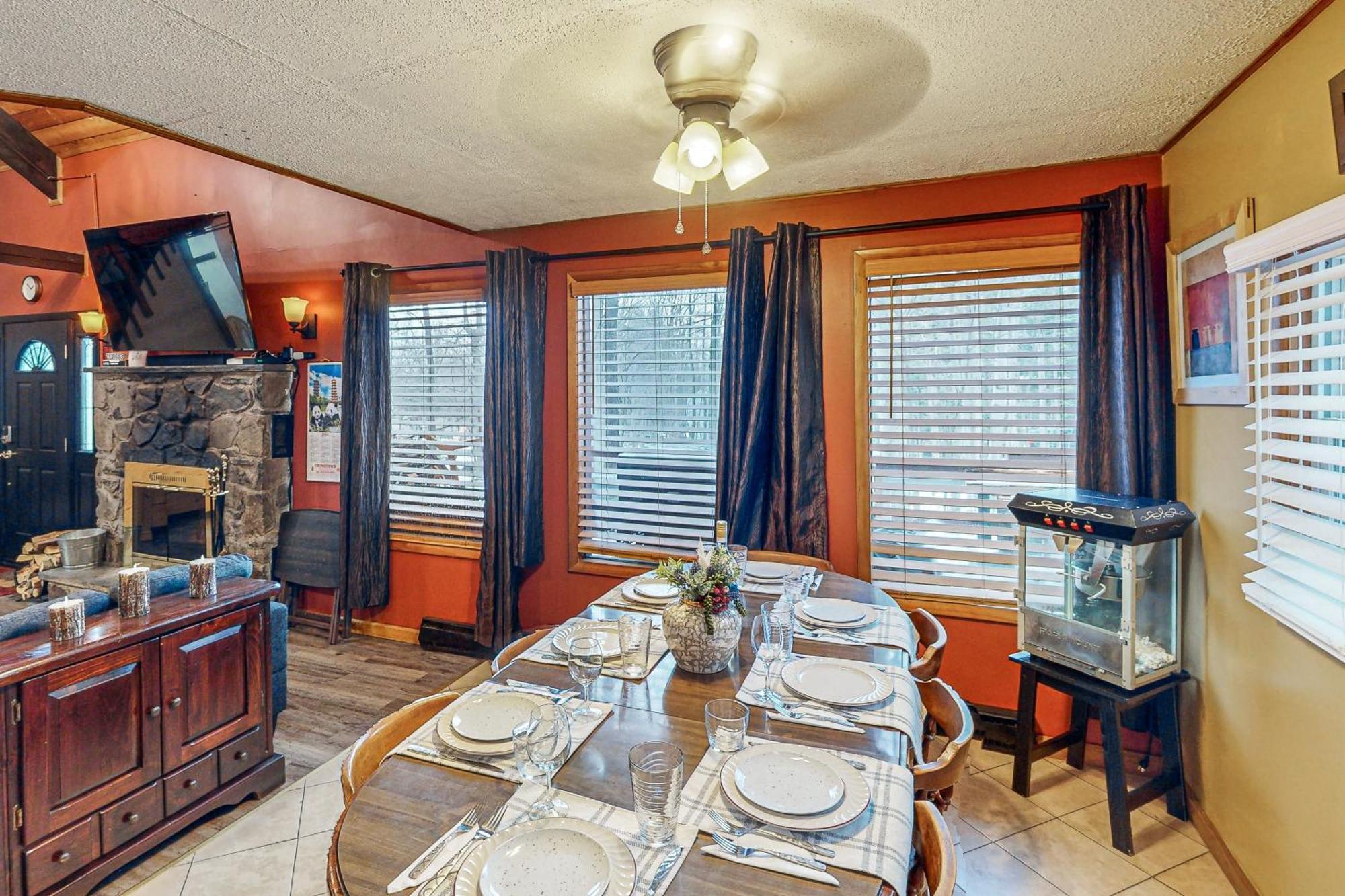 A Rustic Getaway At A Pocono Country Place Сasa de vacaciones
