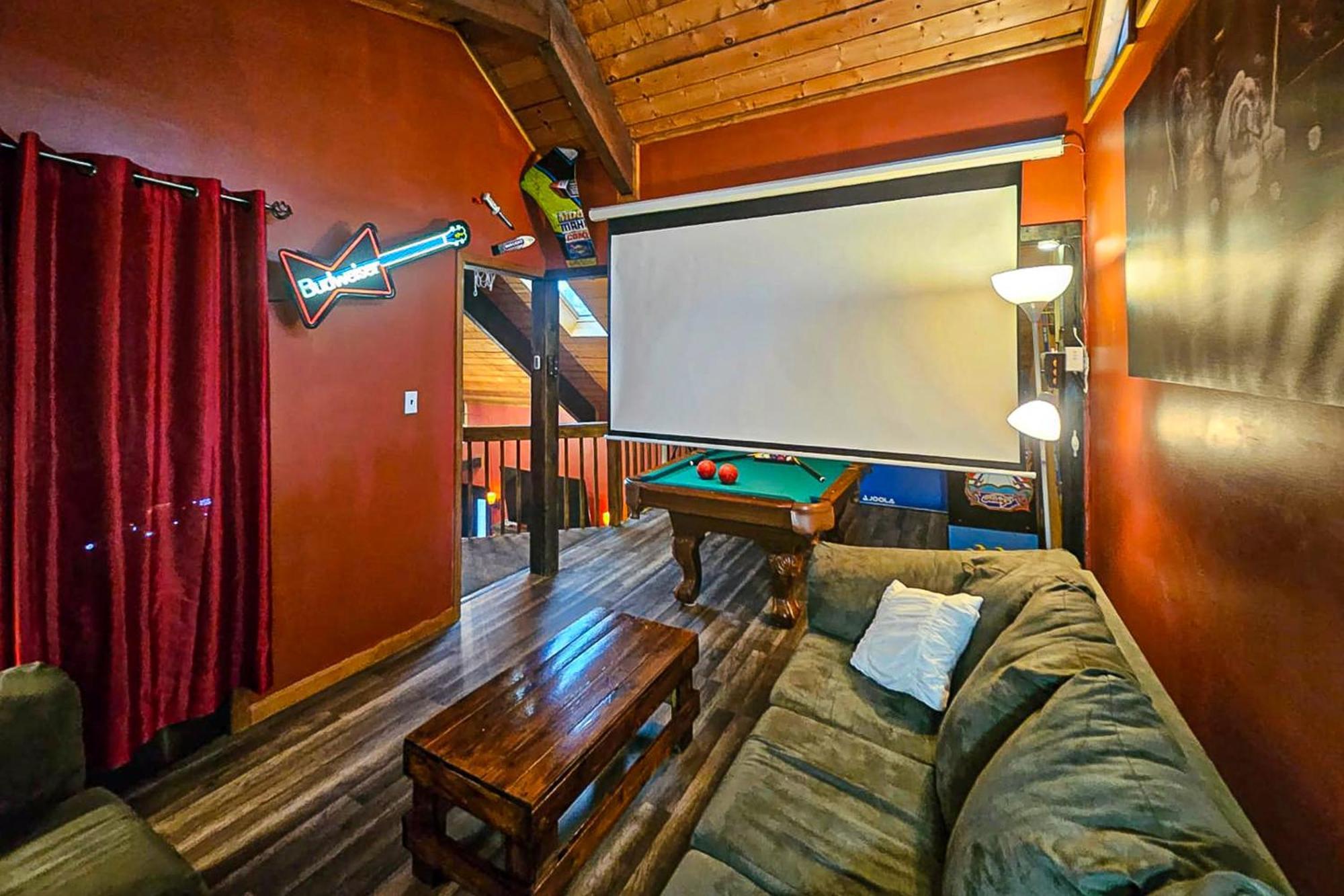 A Rustic Getaway At A Pocono Country Place Holiday home