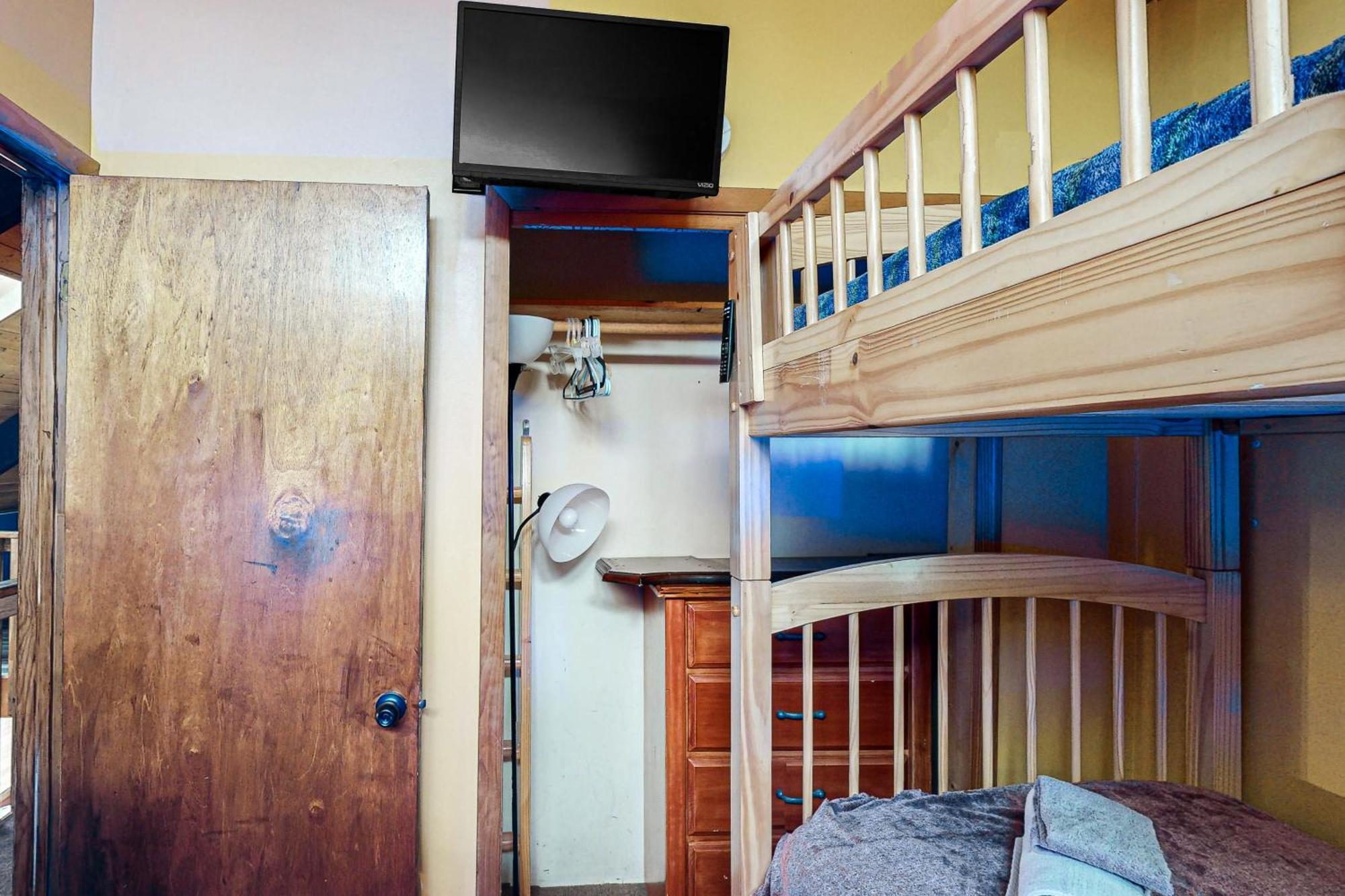 A Rustic Getaway At A Pocono Country Place *