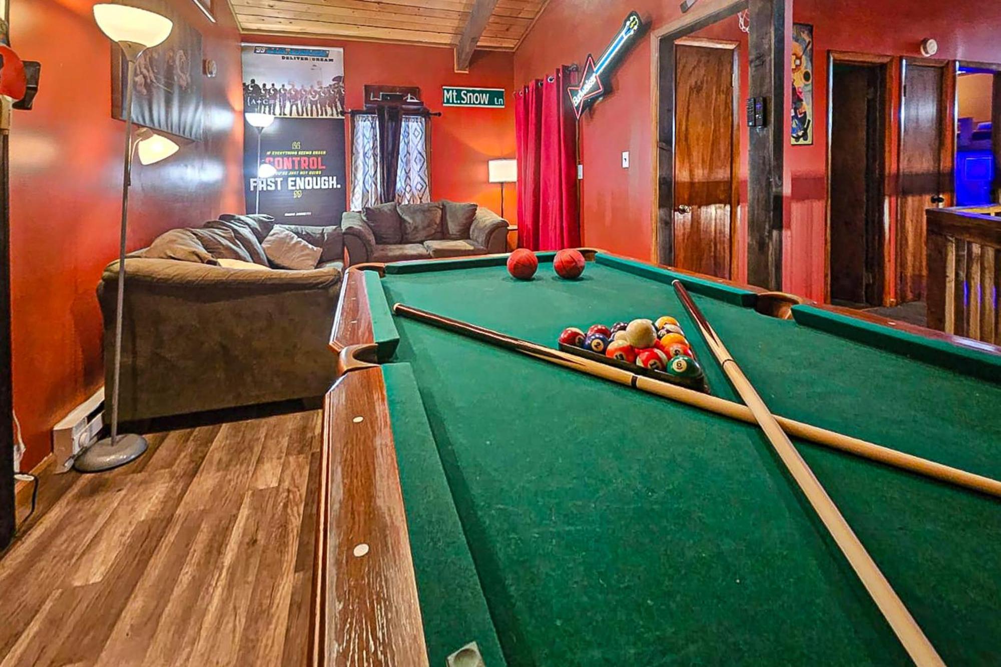 A Rustic Getaway At A Pocono Country Place *