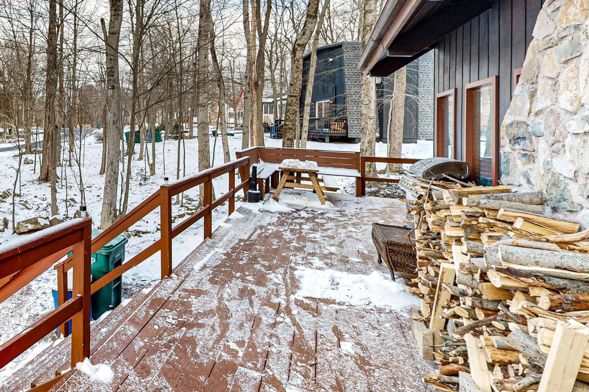 A Rustic Getaway At A Pocono Country Place *